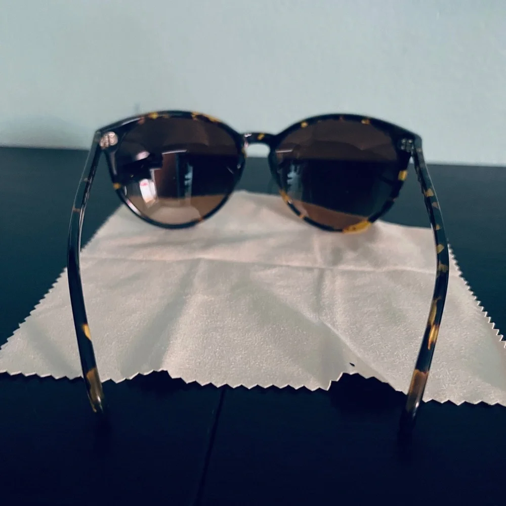 Oliver Peoples Tortoise Shell Sunglasses - Picture 2 of 5